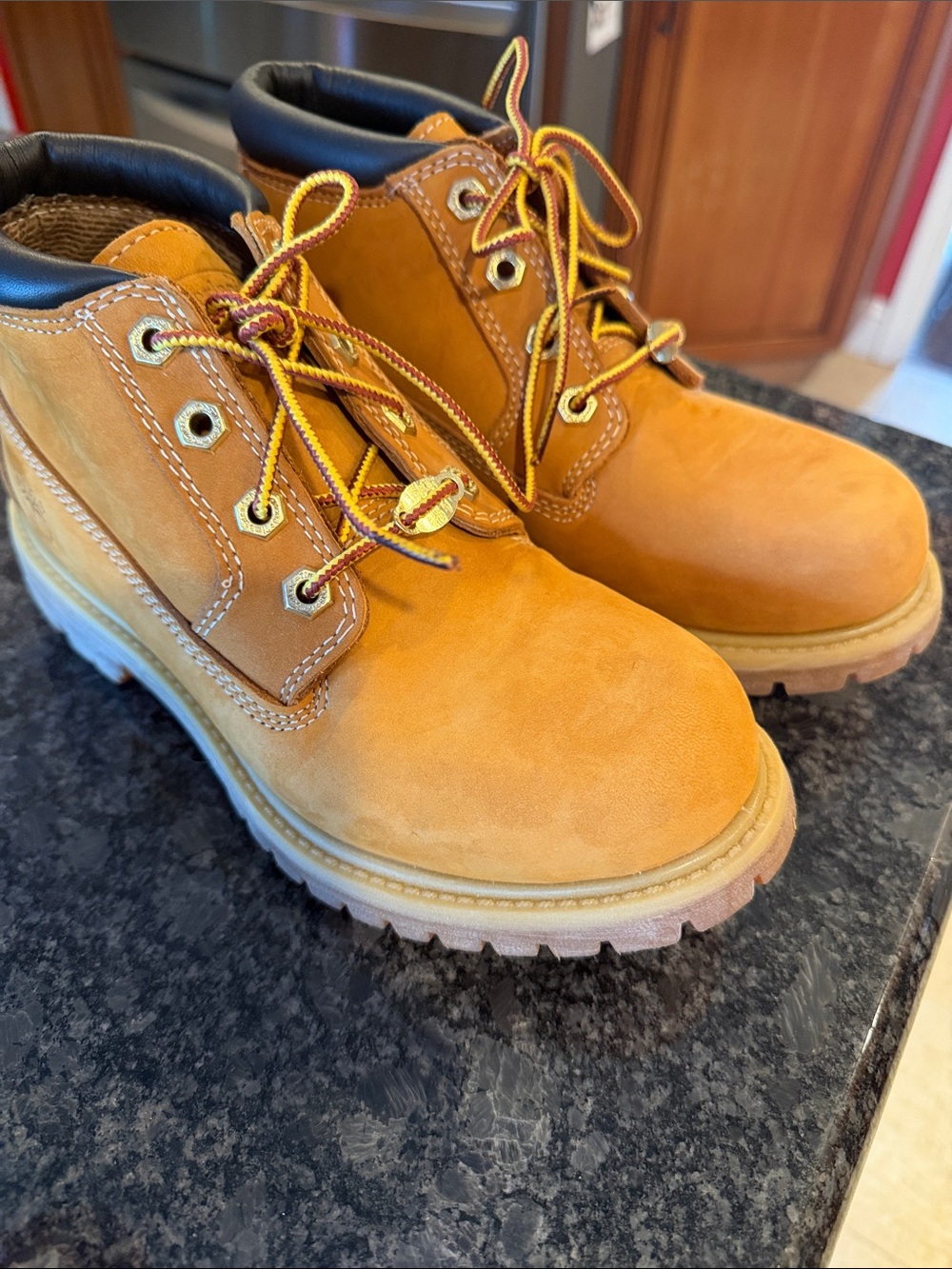 Timberland Women's Wheat Nubuck Lace-Up Chukka Boots. Not worn no box
